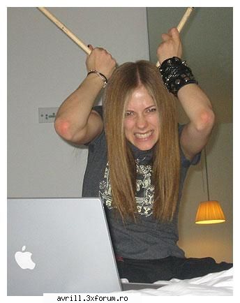 Poze haioase - hmm..nu cred k am - Poze Avril